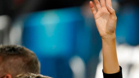Gisele Bündchen saluda a la multitud después del partido de fútbol NFL Super Bowl 55 entre los Tampa Bay Buccaneers y los Kansas City Chiefs, el domingo 7 de febrero de 2021, en Tampa, Florida.