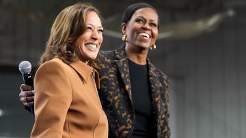 Kamala Harris y Michelle Obama exhortaron a los votantes a decidir lo mejor para cuidar de la salud de la mujer en EE.UU.