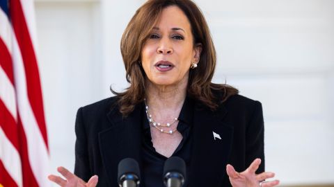 Kamala Harris habla sobre las declaraciones de John Kelly, que dijo que Trump gobernaría como un 'fascista'.