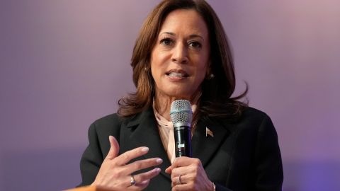 Harris expuso sus planes para el avance económico de los latinos.