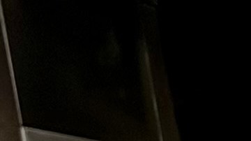 Francisco Méndez muestra el pan de muerto que hace en la panadería Huicho's Bakery.