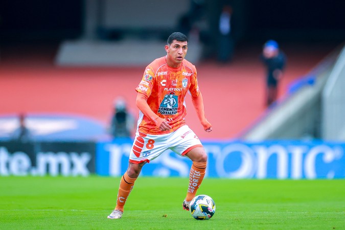 Ciudad de México, 21 de julio de 2024. Bryan González, durante el partido correspondiente a la jornada 4 del torneo Apertura 2024 de la Liga BBVA MX, entre los Pumas de la UNAM y los Tuzos del Pachuca, realizado en el Estadio Olímpico Universitario. Foto: Imago7/ Eloísa Sánchez