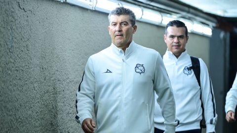 Ciudad de México, 17 de Septiembre de 2024. José Manuel de la Torre "Chepo", director técnico, durante el partido correspondiente a la jornada 8 del torneo Apertura 2024 de la Liga BBVA MX, entre los Pumas de la UNAM y los Camoteros del Puebla F.C, realizado en el Estadio Olímpico Universitario. Foto: Imago7/ Alexis Chávez