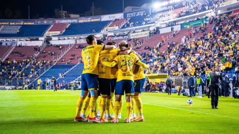 Ciudad de México a 17 de septiembre de 2024. Jugadores del América en festejo de gol, durante el partido correspondiente a la jornada 8 del torneo Apertura 2024 de la Liga BBVA MX, entre las Águilas del América y los rojinegros del Atlas, realizado en el estadio Ciudad de los Deportes. Foto: Imago7 / Diego Padilla