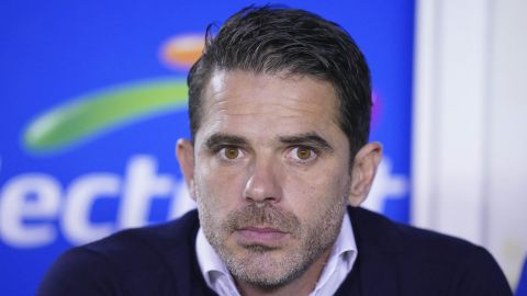 Ciudad de México, 21 de septiembre de 2024. Fernando Gago, director técnico , durante el partido correspondiente a la jornada 9 del torneo Apertura 2024 de la Liga BBVA MX, entre la Máquina Celeste del Cruz Azul y las Chivas Rayadas del Guadalajara, realizado en el estadio Ciudad de los Deportes. Foto: Imago7/ Rafael Vadillo