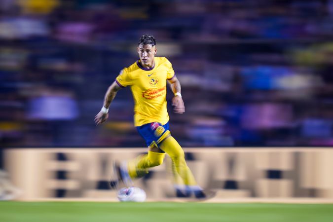Ciudad de México a 29 de septiembre de 2024. Cristian Calderón "Chicote", durante el partido correspondiente a la jornada 10 del torneo Apertura 2024 de la Liga BBVA MX, entre las Águilas del América y los Pumas de la UNAM, realizado en el estadio Ciudad de los Deportes. Foto: Imago7/ Rafael Vadillo