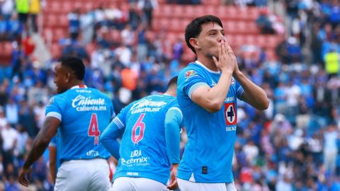 Ciudad de México, 5 de octubre de 2024. Alexis Gutierrez en festejo de gol, durante el partido correspondiente a la jornada 11 del torneo Apertura 2024 de la Liga BBVA MX, entre la Máquina Celeste del Cruz Azul y los Rayos del Necaxa, realizado en el estadio Ciudad de los Deportes. Foto: Imago7/Manlio Cotreras