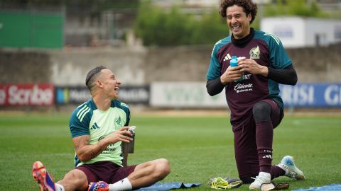 Andrés Guardado y Guillermo Ochoa durante un entrenamiento de la Selección de México previo a sus partidos amistosos contra Valencia y Estados Unidos celebrado en el Centro de Alto Rendimiento de la FMF.