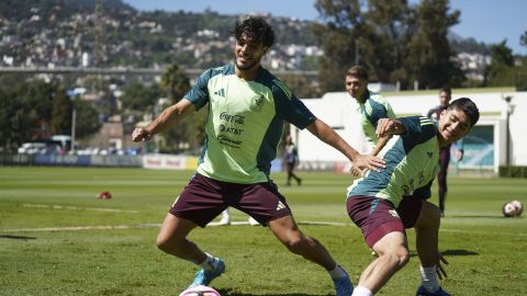 Ciudad de México, 10 de octubre de 2024. Raúl Jiménez y Obed Vargas, durante un entrenamiento de la Selección Nacional de México previo a sus partidos amistosos contra Valencia y Estados Unidos, celebrado en el Centro de Alto Rendimiento de la FMF. Foto: Imago7