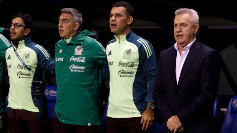 Javier Aguirre junto a parte de su cuerpo técnico previo al partido de México ante el Valencia el pasado sábado en Puebla.