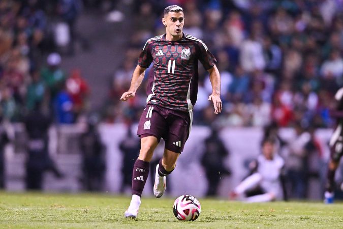 Germán Berterame durante el partido amistoso entre la Selección de México y el Valencia celebrado en el estadio Cuauhtémoc de Puebla.