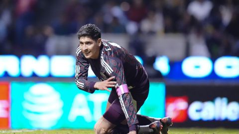 Edson Álvarez en lamento durante el partido amistoso entre la Selección de México y el Valencia celebrado en el estadio Cuauhtémoc.