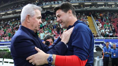 Mauricio Pochettino junto a Javier Aguirre.