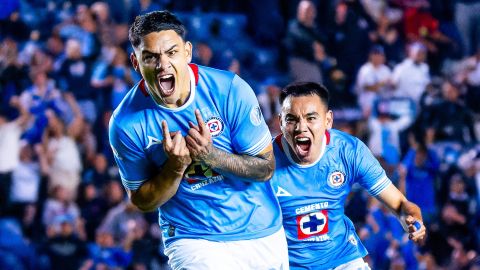 Ciudad de México, 23 de octubre de 2024. Gabriel Fernández "Toro" en festejo de gol, durante el partido correspondiente a la jornada 13 del torneo Apertura 2024 de la Liga BBVA MX, entre la Máquina Celeste del Cruz Azul y los Bravos del FC Juárez, realizado en el estadio Ciudad de los Deportes. Foto: Imago7 / Diego Padilla