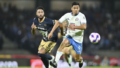 Ciudad de México. 26 de Octubre de 2024. Nathan Silva y Ángel Sepúlveda durante el partido correspondiente a la jornada 14 del torneo Apertura 2024 de la Liga BBVA MX, entre los Pumas de la UNAM y la Maquina Celeste del Cruz Azul, disputado en el estadio Olímpico Universitario. Foto: Imago7/Etzel Espinosa