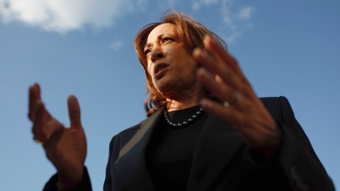 Harris refuerza campaña en Arizona previo a la votación anticipada