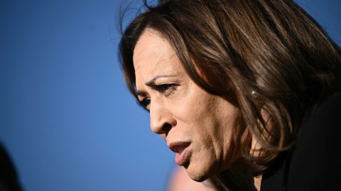 Harris se distancia del comentario de Biden que llamó "basura" a seguidores de Trump