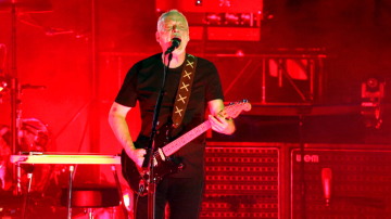 David Gilmour se presenta en el histórico anfiteatro romano ubicado en el sitio arqueológico de Pompeya, Italia, el jueves 7 de julio de 2016.