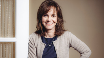 Sally field tuvo un aborto en México cuando era una adolescente