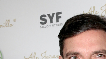 Julian Gil diseñó el vestido de Julián Gil para los Latin Billboard 2024