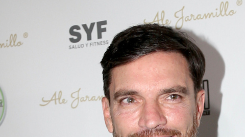 Julian Gil diseñó el vestido de Julián Gil para los Latin Billboard 2024