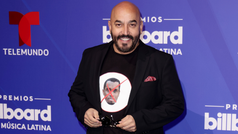 Lupillo Rivera arremete contra combs con una controversial camiseta en la alfombra de los premios Latin Billboard 2024