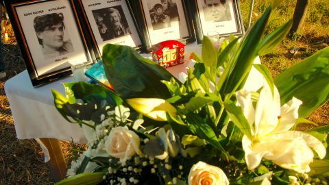 Los cuatro periodistas holandeses asesinados, fotos exhibidas durante la inauguración del monumento Tulipanes de esperanza. / José Orlando Castro