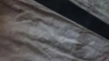 Mahdy Krira construye sus títeres de los restos que puede encontrar.