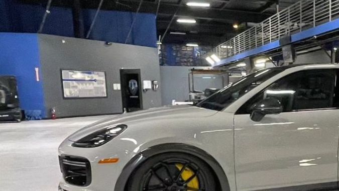 Mark Zuckerberg Priscilla Chan Porsche Cayenne