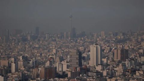 Teherán después de que se escucharan varias explosiones en la capital iraní.