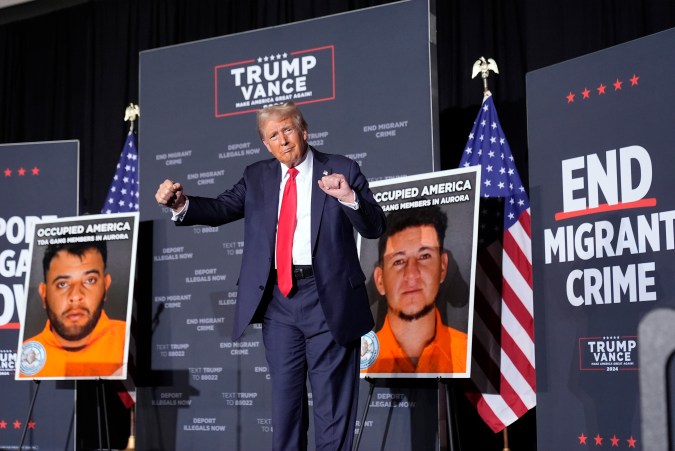 Trump aseguró que hará deportaciones masivas bajo la Ley de Enemigos Extranjeros.