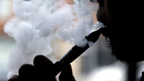 Nueva York decomisa media tonelada de vapeadores de tabaco ilegales