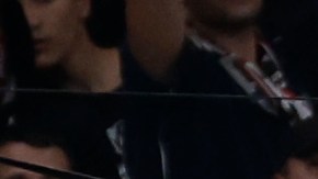 El portero Real Madrid Thibaut Courtois detiene un balón ante Robin Le Normand, del Atlético, durante el partido de la LaLiga disputado el domingo en el estadio Metropolitano.