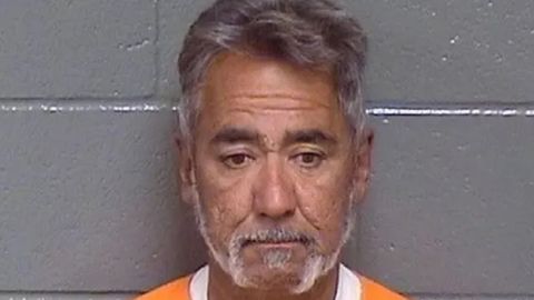 En la habitación de la niña en Colorado se encontraron una máscara de payaso y un par de guantes.