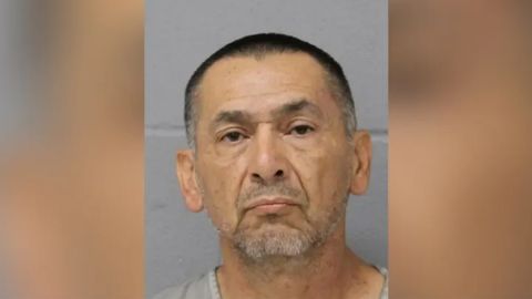 Raúl Meza, de 63 años, presuntamente mató al menos a dos personas, pero las autoridades afirman que está relacionado con al menos 10 homicidios en Texas.