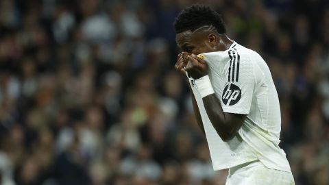 MADRID, 26/10/2024.- El delantero del Real Madrid Vinicius Jr. durante el partido de la jornada 11 de LaLiga EA Sports entre el Real Madrid y el FC Barcelona, este sábado en el estadio Santiago Bernabéu, en Madrid. EFE/ Juanjo Martín