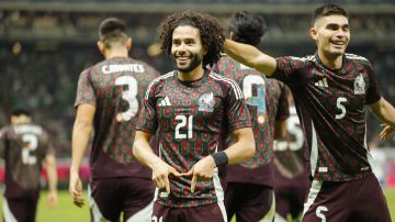 MEX2181. GUADALAJARA (MÉXICO),15/10/2024.- César Huerta de México celebra un gol ante Estados Unidos, este martes durante un partido amistoso en el Estadio Akron, en Guadalajara (México). EFE/ Francisco Guasco