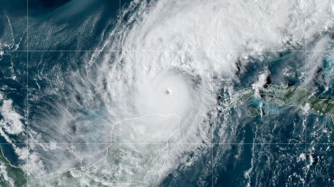 Vista del huracán Milton el 8 de octubre de 2024, a 480 millas de Tampa en Florida, a las 4 p.m. CDT