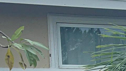 El huracán Milton deja hasta ahora en su paso por la península de Florida graves inundaciones por lluvias y marejada ciclónica, destrozos, centenares de miles de personas evacuadas y al menos 10 muertos.