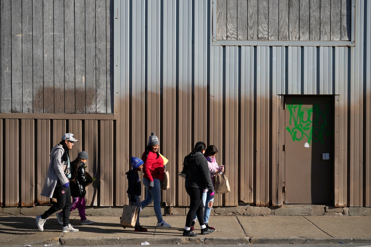 Chicago cerrará a fin de año refugios para inmigrantes recién llegados