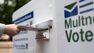 El voto por correo y el voto anticipado en persona en un colegio electoral son populares.