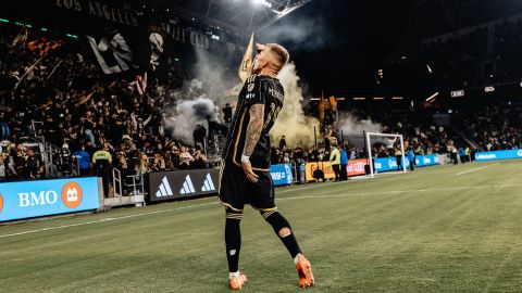 El polaco Mateusz Bogusz celebra su gol contra Vancouver, el cual le dio a LAFC el boleto a la siguiente ronda en los playoffs de la MLS.