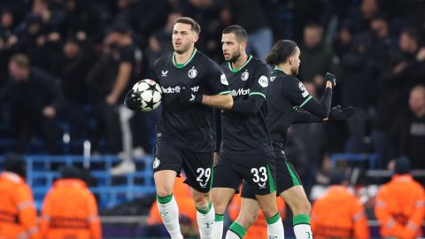 Manchester (United Kingdom), 26/11/2024.- Santiago Gimenez of Feyenoord celebrates as he scores his teams second goal during the UEFA Champions League match between Manchester City and Feyenoord in Manchester, Britain, 26 November 2024. (Liga de Campeones, Reino Unido) EFE/EPA/ADAM VAUGHAN