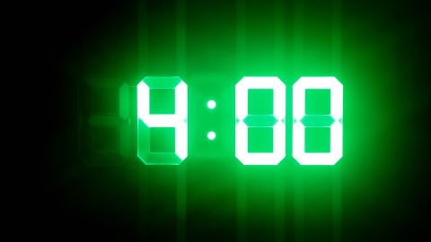 Ver el reloj a las 4 de la mañana tiene un significado oculto.