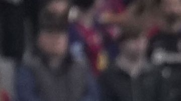 BARCELONA, 03/11/2024.- Los jugadores del FC Barcelona guardan un minuto de silencio por las víctimas de la DANA antes del partido de LaLiga que enfrenta al FC Barcelona contra el Espanyol este domingo en el Camp Nou en Barcelona. EFE/ Enric Fontcuberta