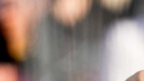 BARCELONA, 30/11/2024.- El delantero de Las Palmas, Sandro (i) celebra su tanto ante el FC Barcelona durante su partido de LaLiga en el Estadio Olímpico Lluís Companys en Barcelona este sábado. EFE/Enric Fontcuberta