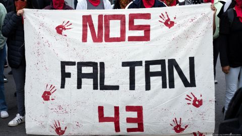 Claudia Sheinbaum convoca reunión con padres de Ayotzinapa