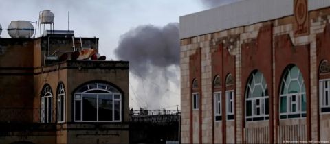 Medios: EE.UU. y Reino Unido atacan blancos hutíes en Yemen