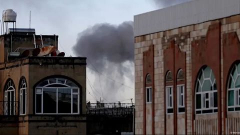 Medios: EE.UU. y Reino Unido atacan blancos hutíes en Yemen