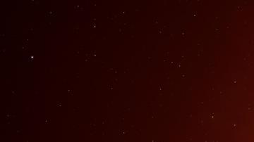 Cuando la estrella moribunda colapse, explotará en un fenómeno conocido como supernova.